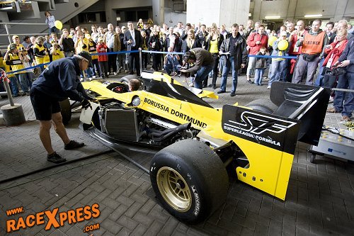 Heftige Superleague Formula decibels galmen door uitzinnig stadium